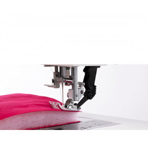 PFAFF AMBITION 630 machine à coudre avec 201 points de couture