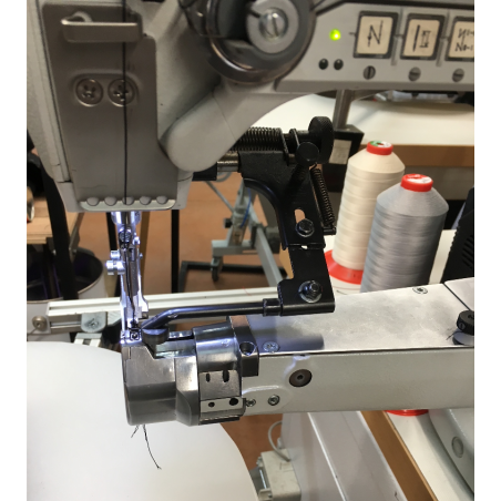 OMAC 669 EOS petit nez machine piqueuse triple entrainement à bras canon
