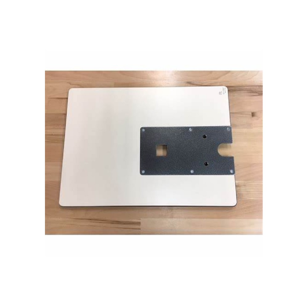 Tablette PFAFF 335 fixée sur le canon pour travailler à plat