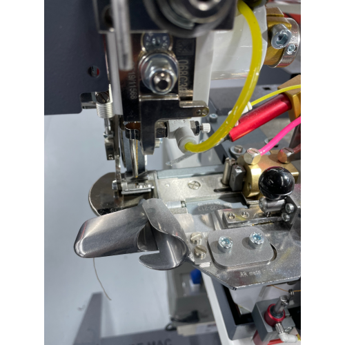 Automate d’ourleuse à point de chaînette VI.BE.MAC 3022BHE