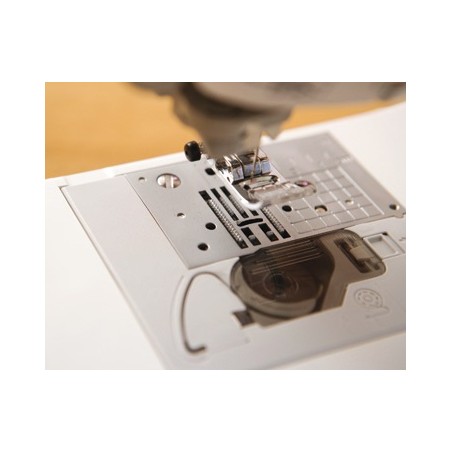BROTHER Innov-Is 15 machine à coudre électronique familiale écran LCD