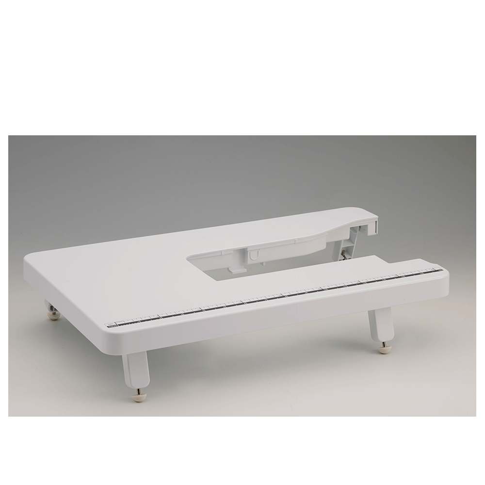 Table d’extension WT15 Agrandissez la zone de travail de votre machine à coudre en ajoutant cette table d’extension pour la réal