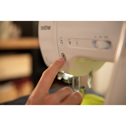 Brother Innov-Is A16 machine à coudre électronique bras libre