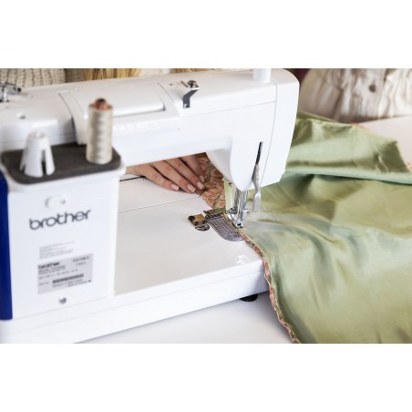 Piqueuse semi-professionnelle Brother PQ1600S
