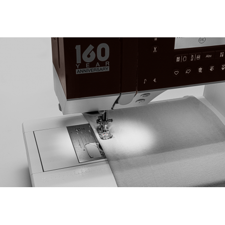 Machine à coudre et à broder Creative Ambition 640